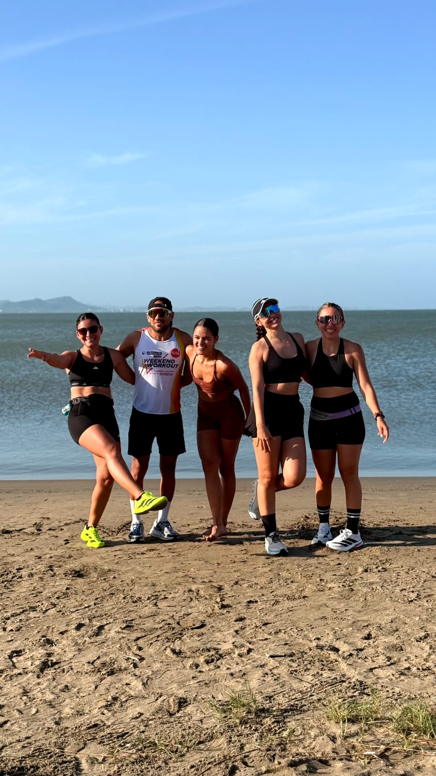 TERMINA CON TUS AMIGOS EN LA PLAYA